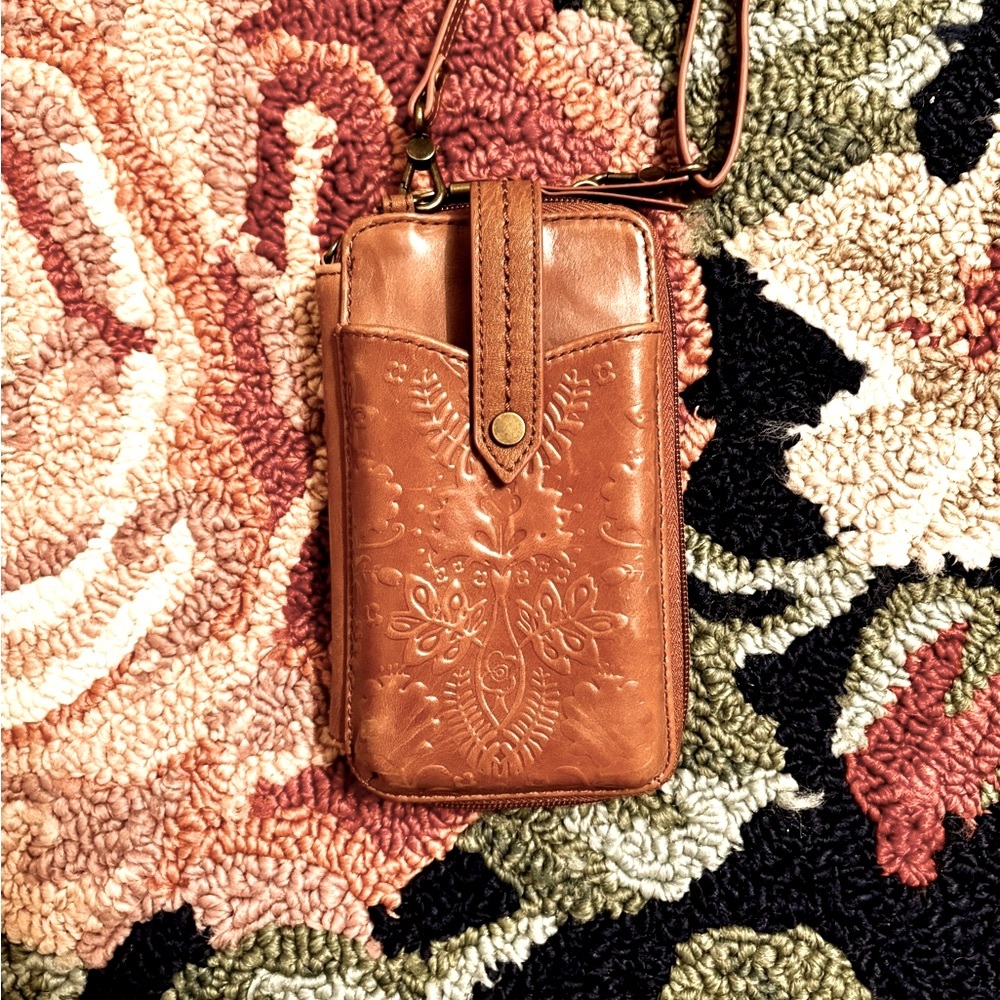 THE SAK Silverlake Smartphone Crossbody - Tobacco Floral Embossed Leather